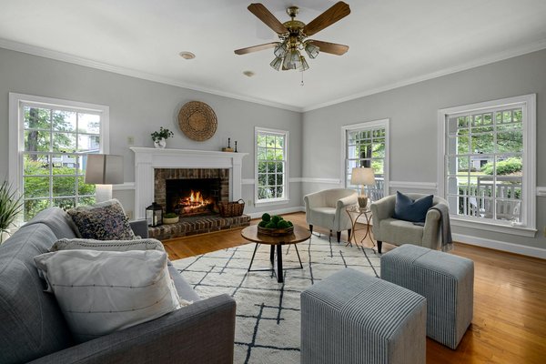 Revamp your uk kitchen with style: top tips for effortlessly blending a trendy vertical herb garden